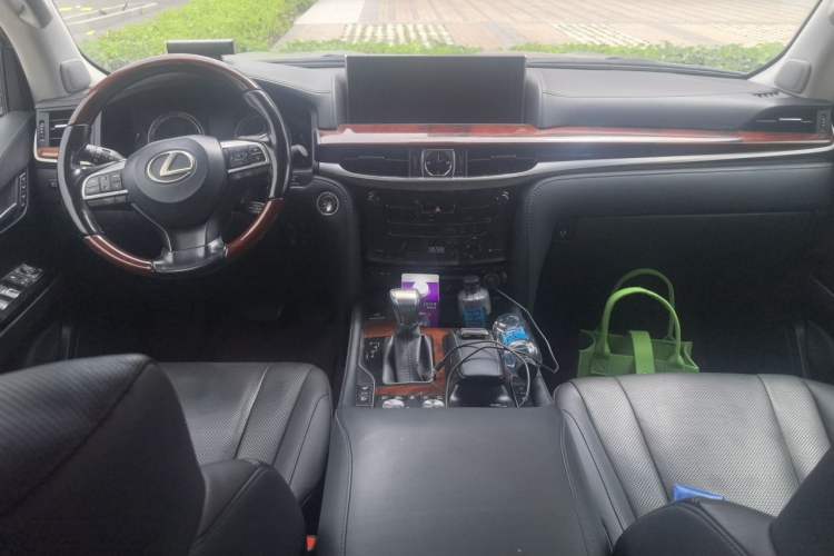 Used Lexus LX  Center Console