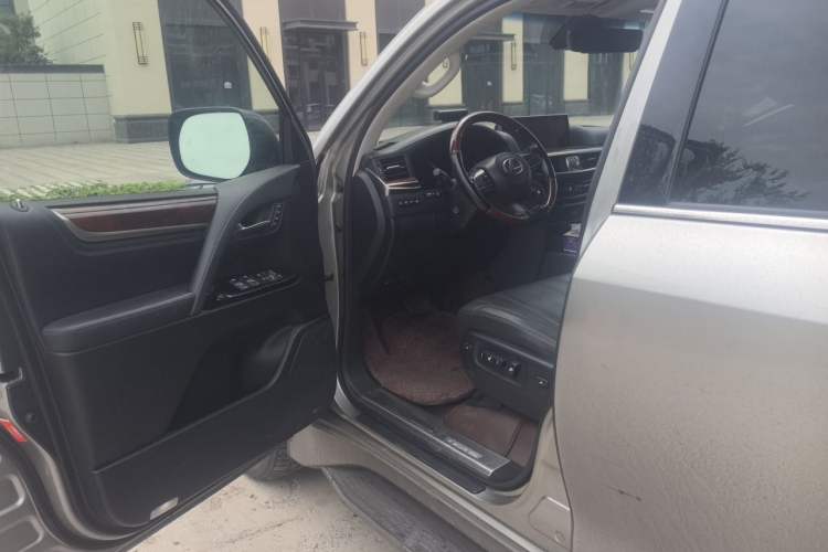 Used Lexus LX  Driver Seat