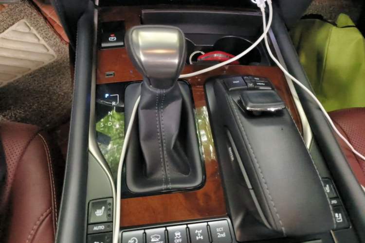 Used Lexus LX 2019 570 Prestige Luxury Edition Gear Lever
