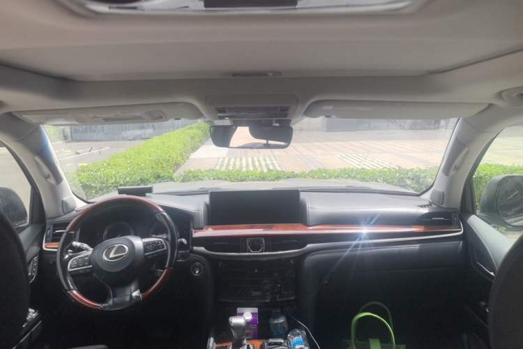 Used Lexus LX  Headliner