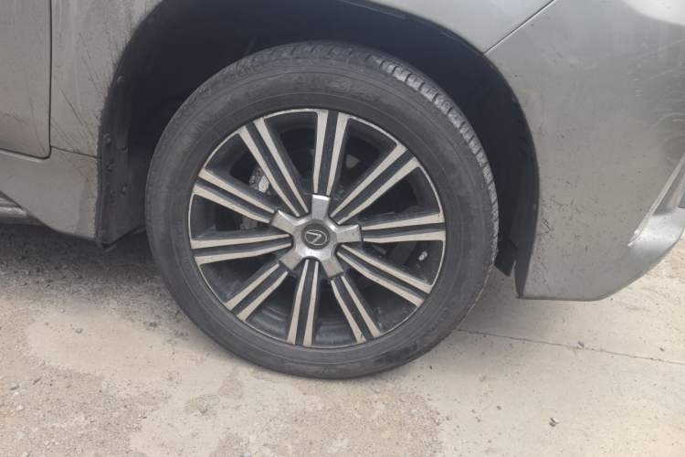 Used Lexus LX  Right Front Wheel Hub