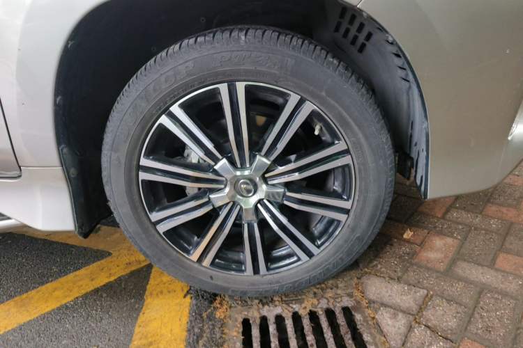 Used Lexus LX 2019 570 Prestige Luxury Edition Right Front Wheel Hub