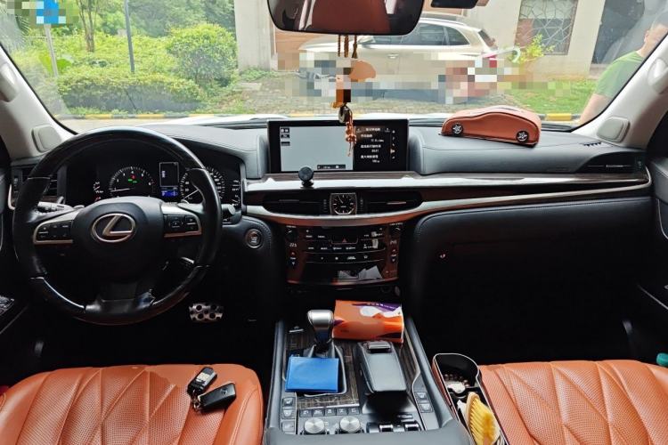 Used Lexus LX 2019 570 Peak Special Edition Center Console