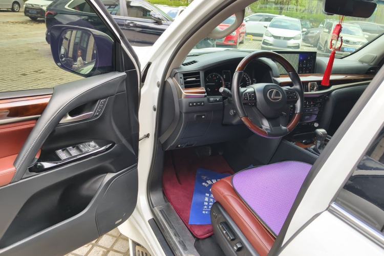 Used Lexus LX  Driver Seat