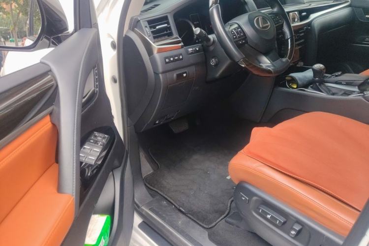 Used Lexus LX 2019 570 Dynamic Luxury Edition Driver Seat