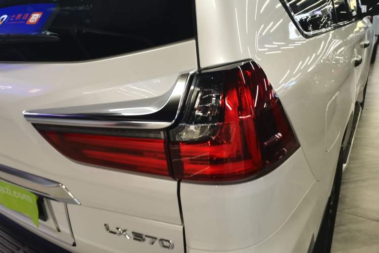 Used Lexus LX 2019 570 Dynamic Luxury Edition Exterior 6