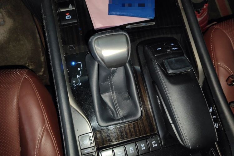 Used Lexus LX 2019 570 Dynamic Luxury Edition Gear Lever