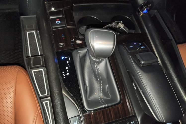 Used Lexus LX 2019 570 Dynamic Luxury Edition Gear Lever