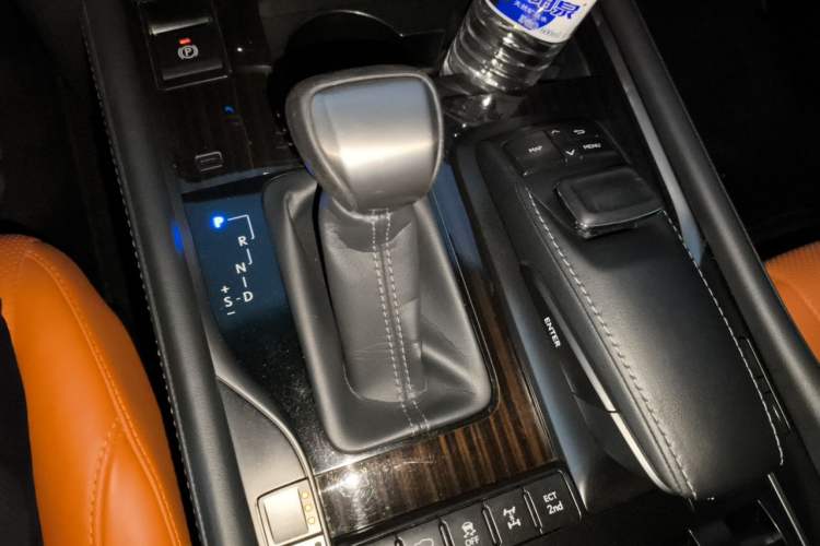 Used Lexus LX 2019 570 Prestige Luxury Edition Gear Lever
