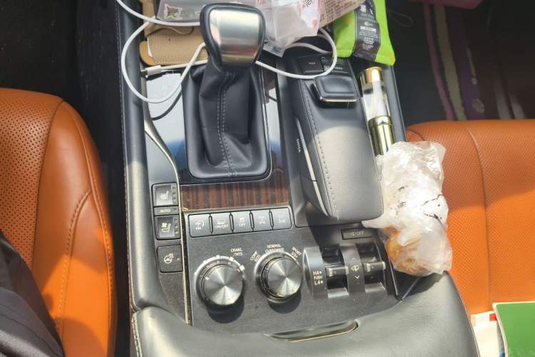 Used Lexus LX 2019 570 Prestige Luxury Edition Gear Lever