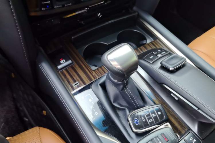 Used Lexus LX 2019 570 Prestige Luxury Edition Gear Lever
