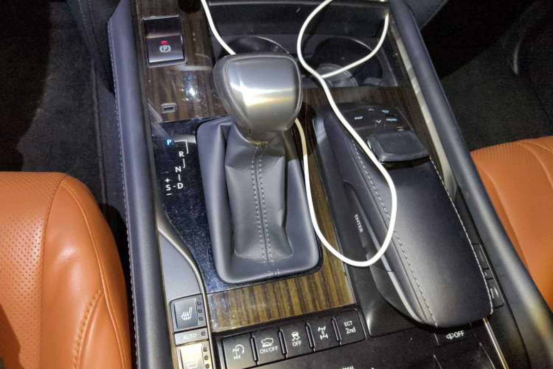 Used Lexus LX 2019 570 Peak Special Edition Gear Lever