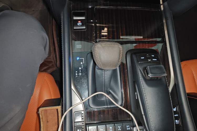 Used Lexus LX 2019 570 Prestige Luxury Edition Gear Lever