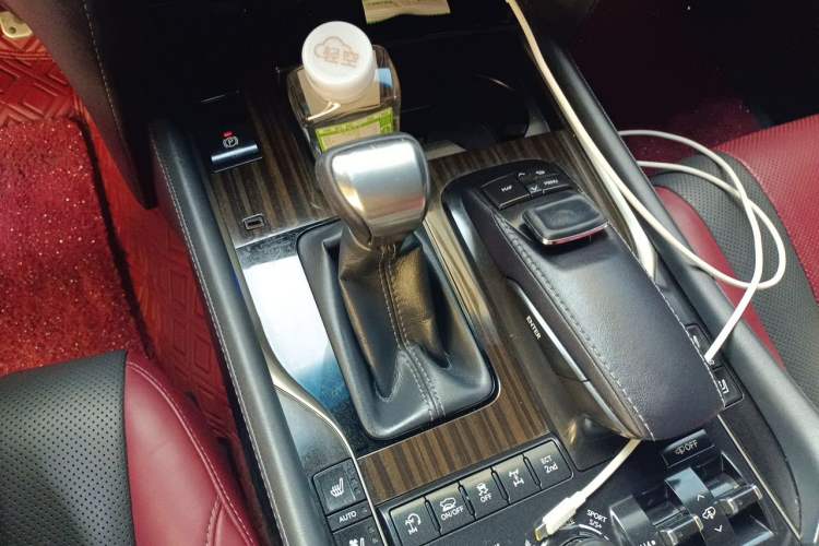 Used Lexus LX 2019 570 Peak Special Edition Gear Lever