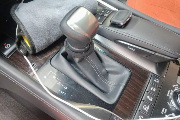 Used Lexus LX 2019 570 Dynamic Luxury Edition Gear Lever