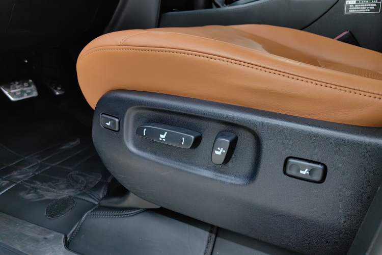 Used Lexus LX 2019 570 Dynamic Luxury Edition Interior 1