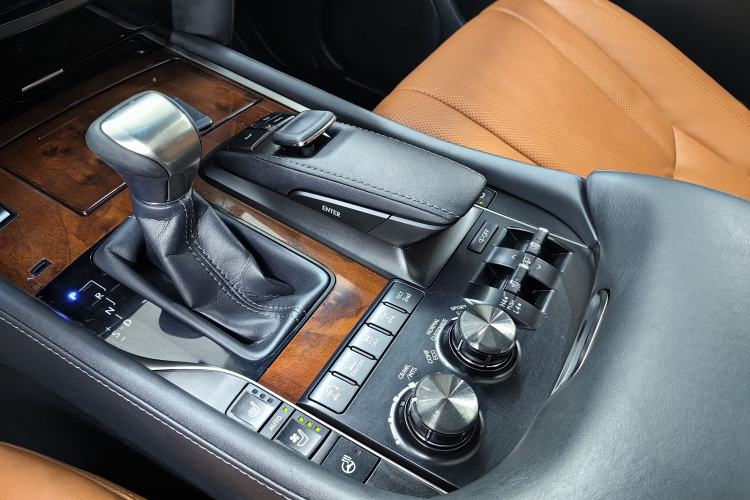 Used Lexus LX 2019 570 Dynamic Luxury Edition Interior 9