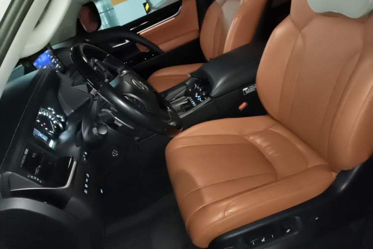 Used Lexus LX 2019 570 Dynamic Luxury Edition Left Front Seat