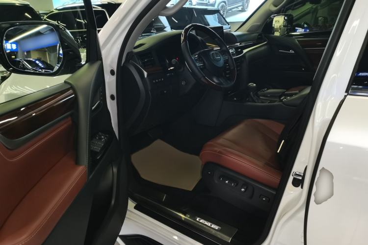 Used Lexus LX 2019 570 Dynamic Luxury Edition Left Front Seat