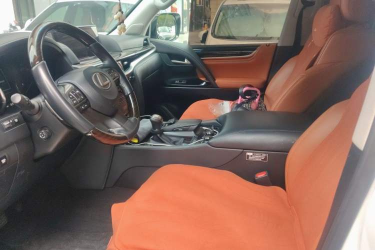 Used Lexus LX 2019 570 Dynamic Luxury Edition Left Front Seat