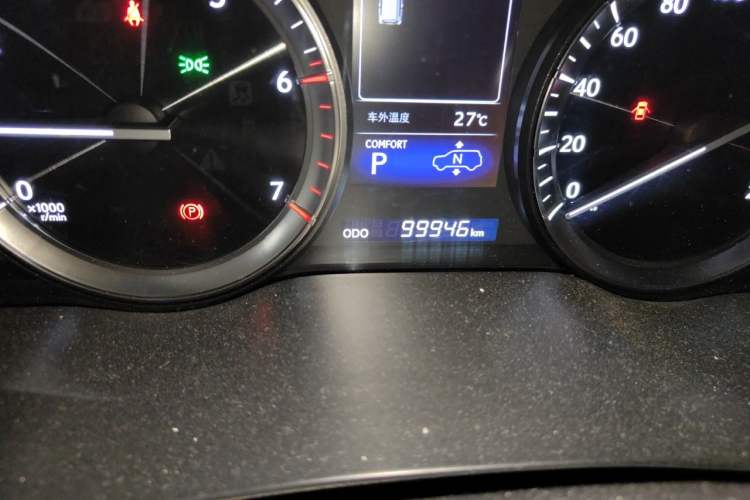 Used Lexus LX 2019 570 Dynamic Luxury Edition Odometer Close Up
