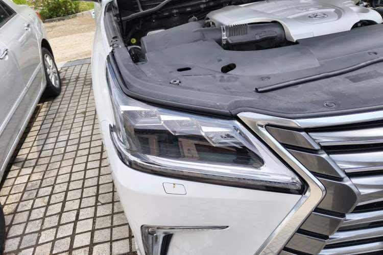 Used Lexus LX  Right Front Headlight