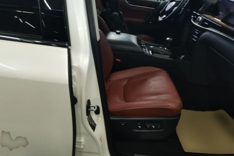 Used Lexus LX 2019 570 Dynamic Luxury Edition Right Front Seat