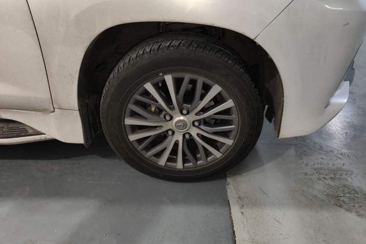 Used Lexus LX 2019 570 Dynamic Luxury Edition Right Front Wheel Hub