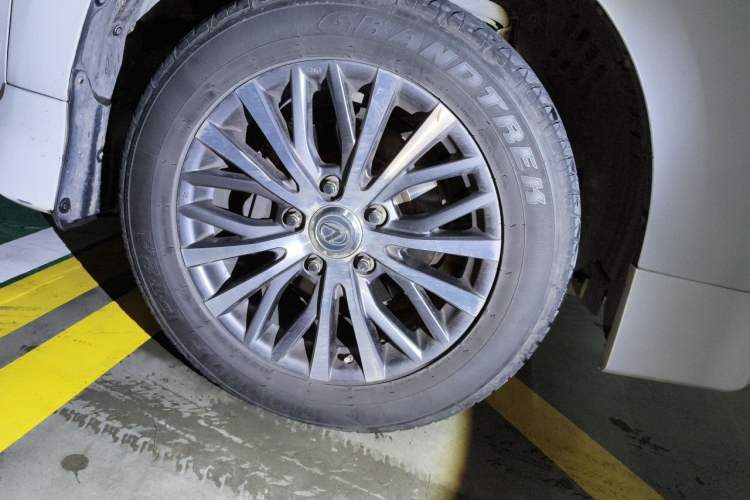 Used Lexus LX 2019 570 Dynamic Luxury Edition Right Front Wheel Hub