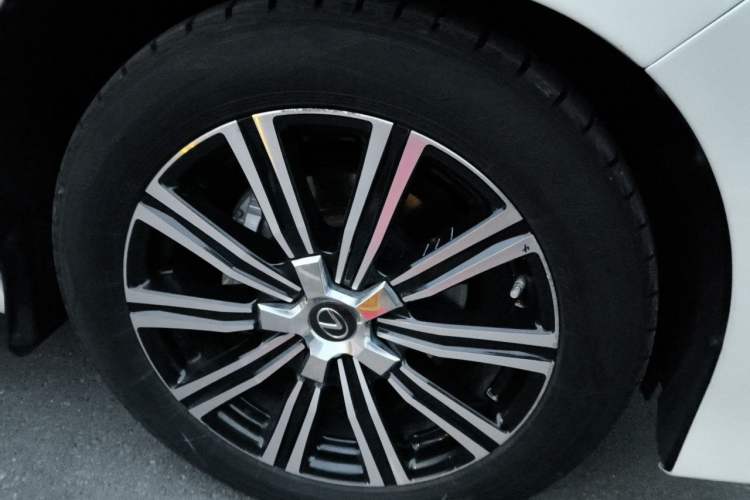 Used Lexus LX 2019 570 Prestige Luxury Edition Right Front Wheel Hub