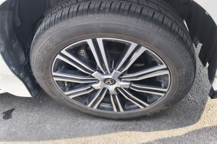 Used Lexus LX 2019 570 Prestige Luxury Edition Right Front Wheel Hub