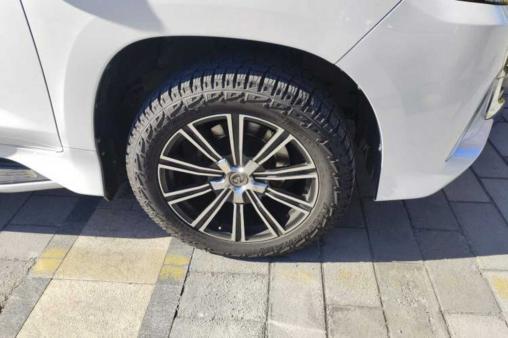 Used Lexus LX 2019 570 Prestige Luxury Edition Right Front Wheel Hub