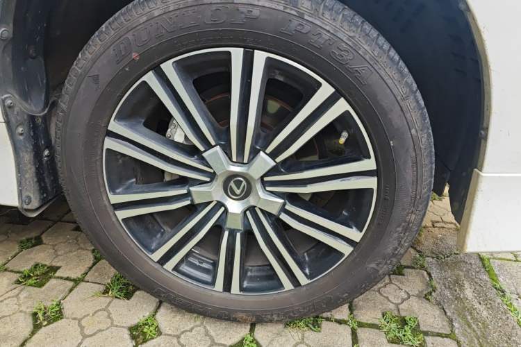 Used Lexus LX 2019 570 Peak Special Edition Right Front Wheel Hub