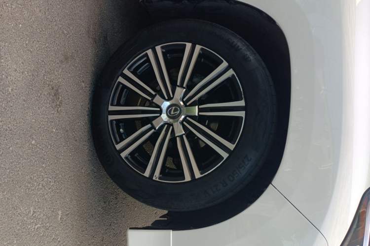 Used Lexus LX 2019 570 Peak Special Edition Right Front Wheel Hub