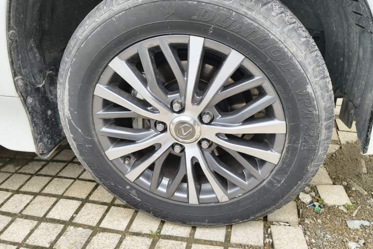 Used Lexus LX  Right Front Wheel Hub