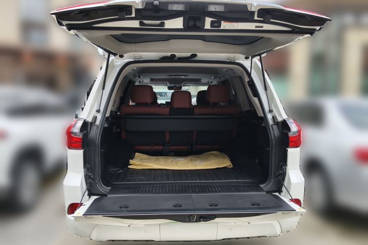 Used Lexus LX  Trunk