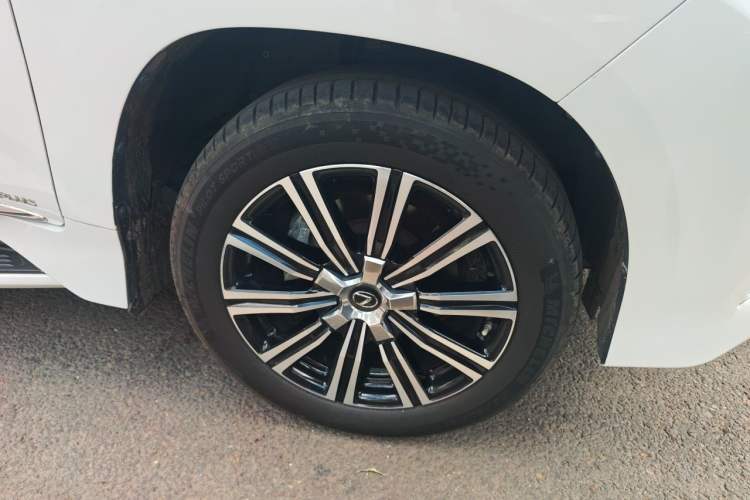 Used Lexus LX  Right Front Wheel Hub