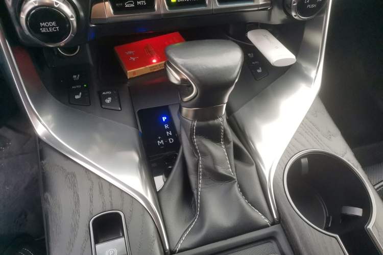 Used Lexus LX 2022 LX600 Ultra Luxury 4-Seat U.S. Specification Gear Lever
