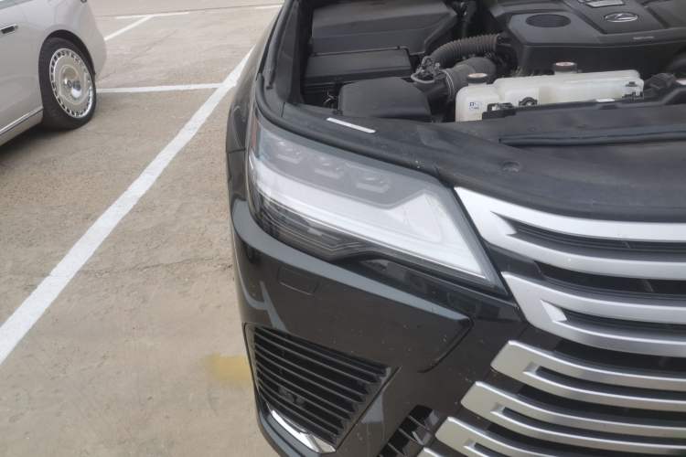 Used Lexus LX 2022 LX600 Ultra Luxury 4-Seat U.S. Specification Right Front Headlight