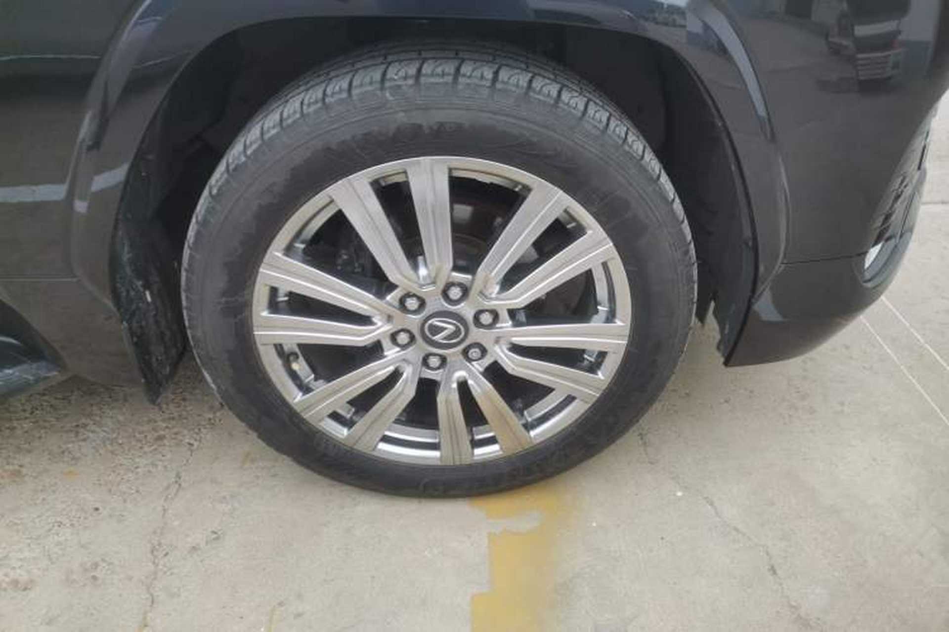 Used Lexus LX 2022 LX600 Ultra Luxury 4-Seat U.S. Specification Right Front Wheel Hub