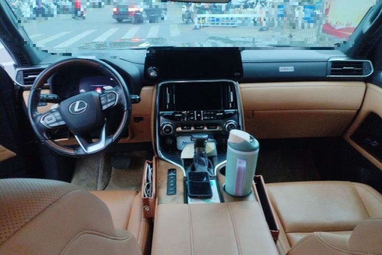Used Lexus LX  Center Console