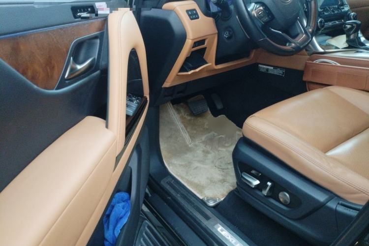 Used Lexus LX  Driver Seat