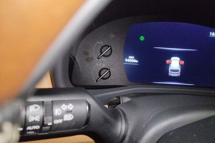 Used Lexus LX  Odometer Close Up