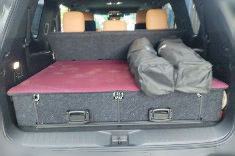 Used Lexus LX  Trunk