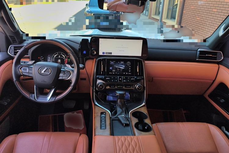 Used Lexus LX  Center Console