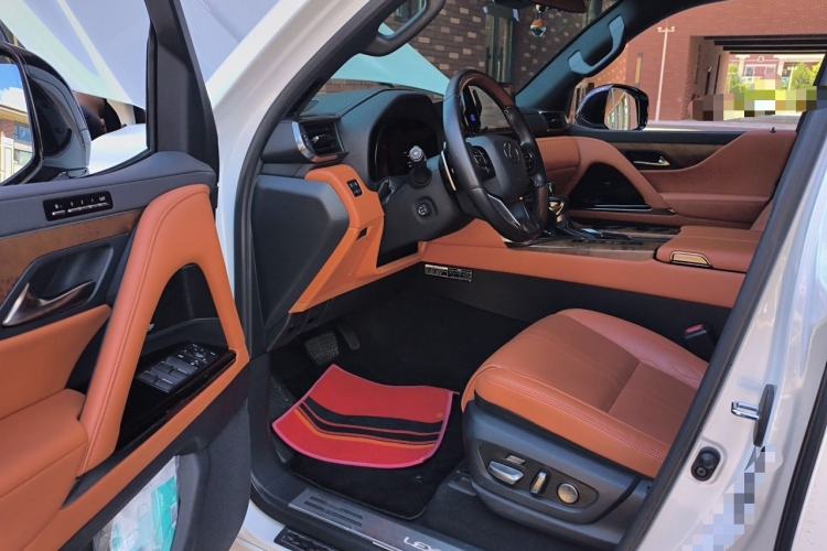 Used Lexus LX  Driver Seat