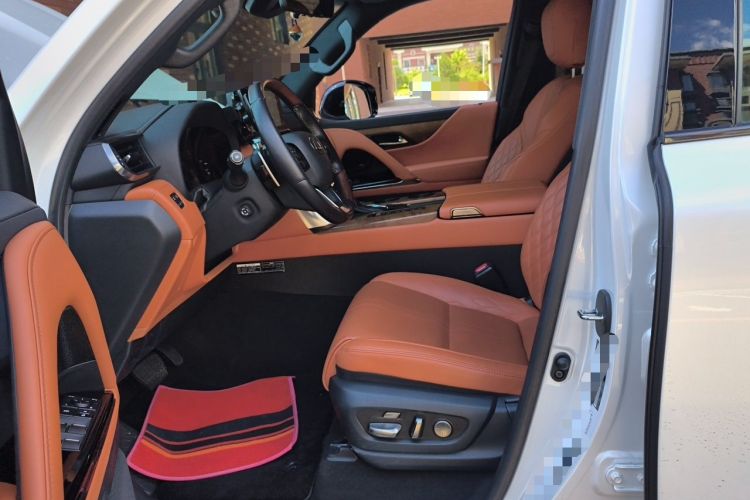 Used Lexus LX  Left Front Seat