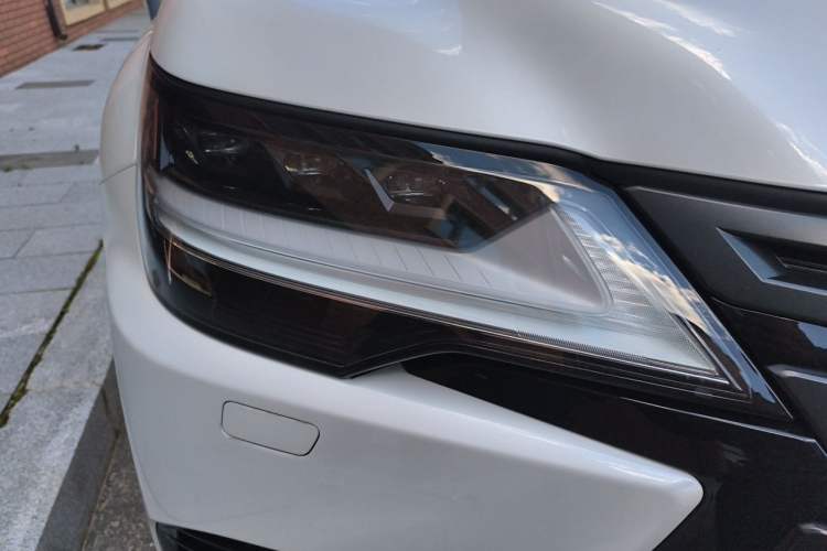Used Lexus LX  Right Front Headlight
