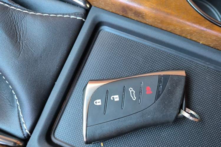 Used Lexus LX  Vehicle Key