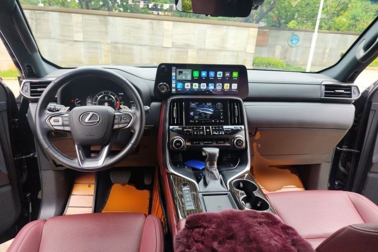 Used Lexus LX  Center Console